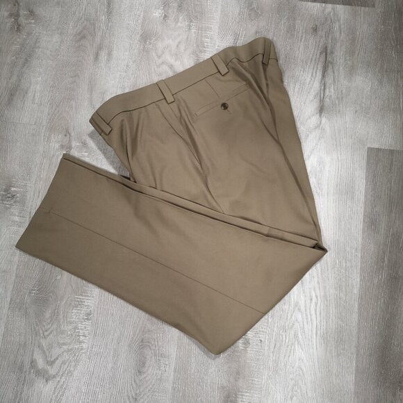 NWT Haggar Cool Right Men's Size 42/32 Flat Front Straight Fit Tan Pants - Picture 13 of 16